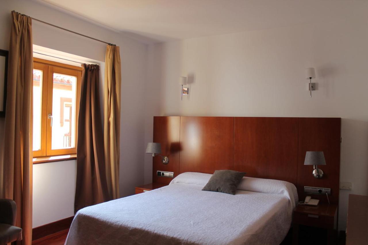 Standard Double Room,1405723694:JPEG