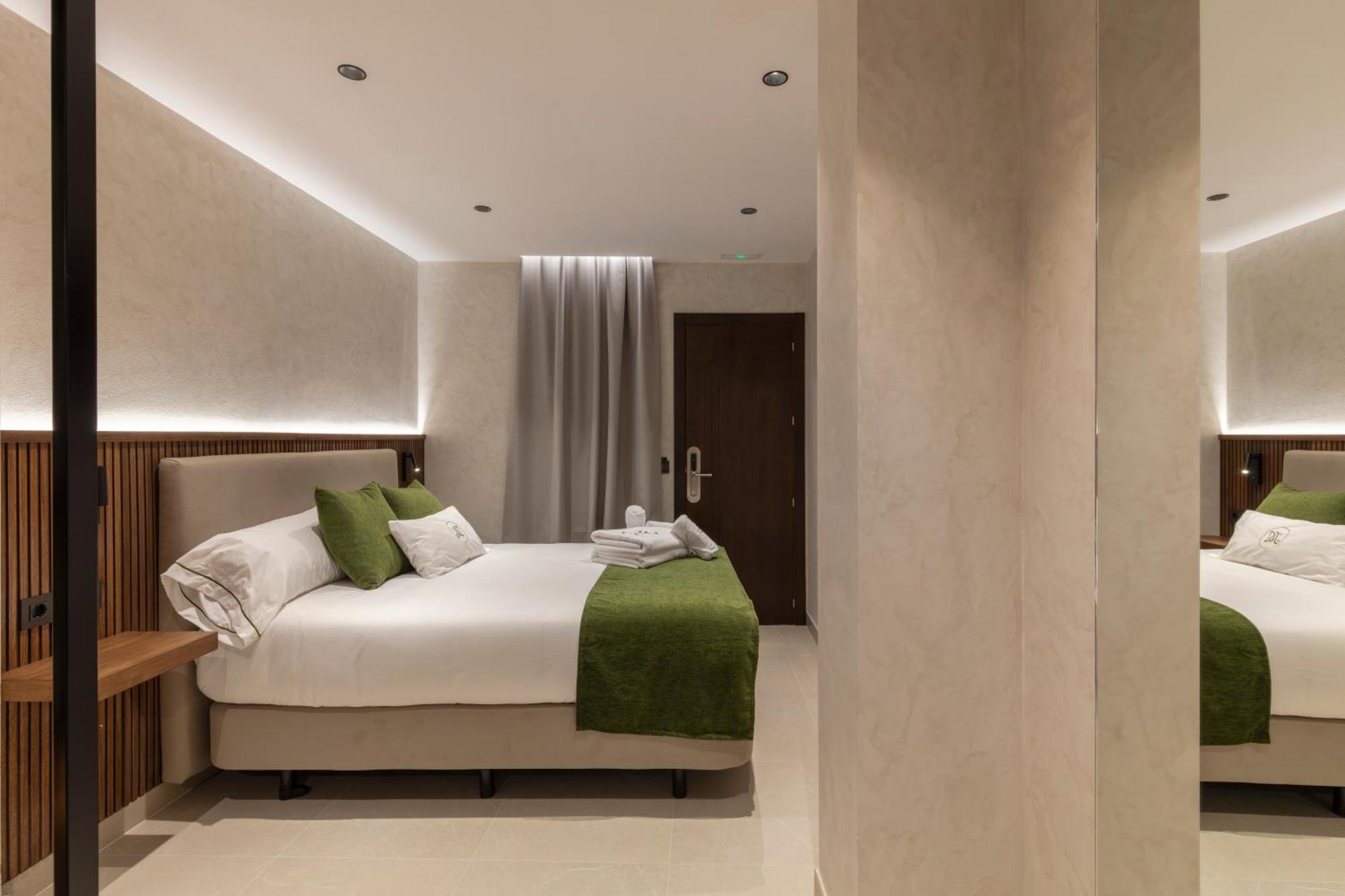 Double Room,1742630250:JPEG